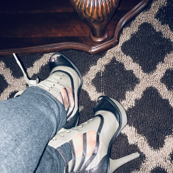 BAKERS Semi-Gladiator Open Toe Lace Up Booties - Picture 5 of 6